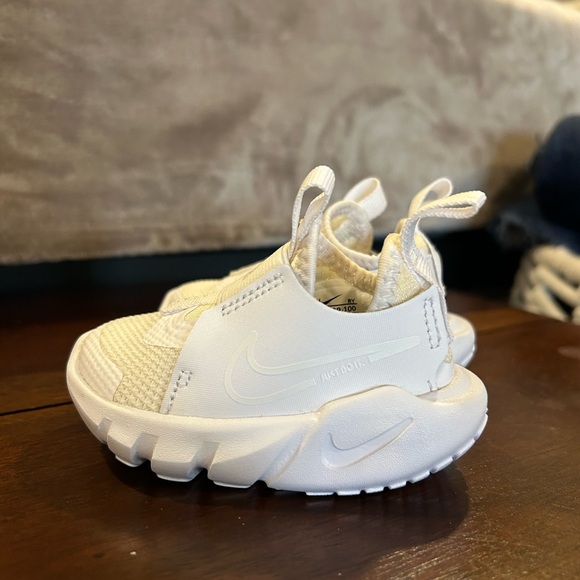 Nike Flex Runner 3 Baby Shoes - Picture 2 of 5